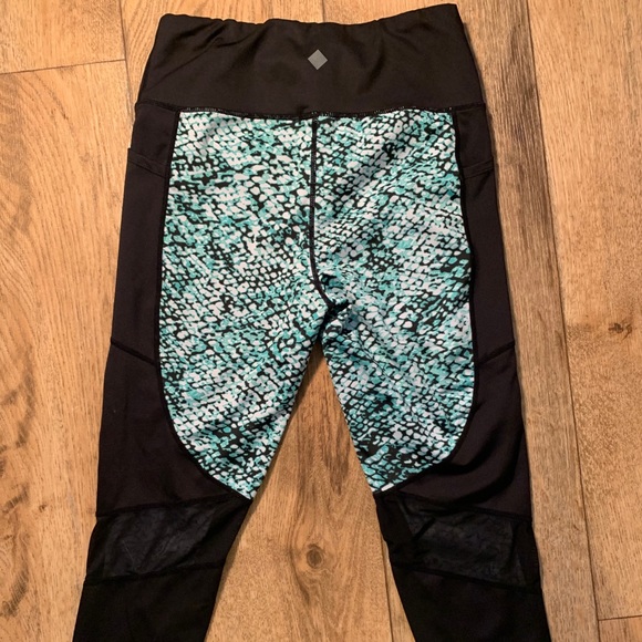 Lularoe cropped workout leggings - Picture 2 of 8